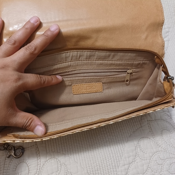 Aldo ratton style with embroidery clutch or wristlet - Picture 4 of 11